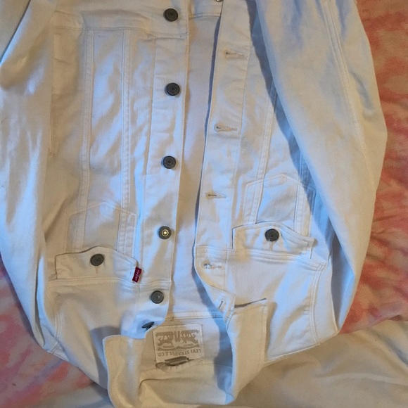 Levi’s White Jean Jacket - Picture 2 of 4